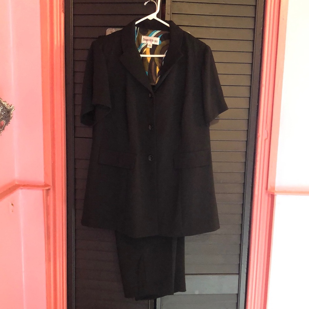 Pants suit